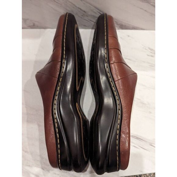 Sofft Women's Brown Leather 4 Fold Design Almond Toe Slip On Clogs Size 8.5 - Picture 7 of 8